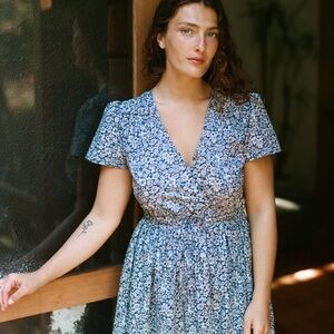 Simple dawn dress in navy daisy xs